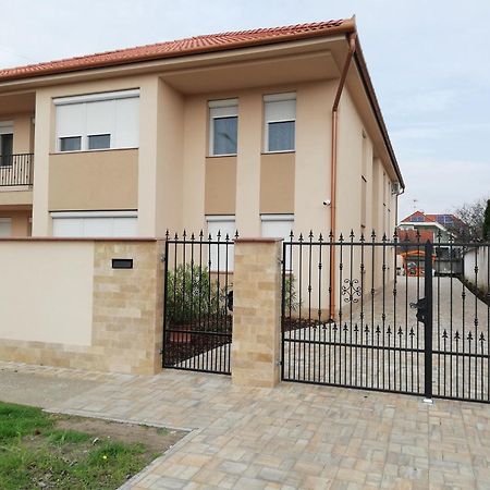 Imola Es Andrea Apartmanhaz 3 Hajduszoboszlo Exterior photo