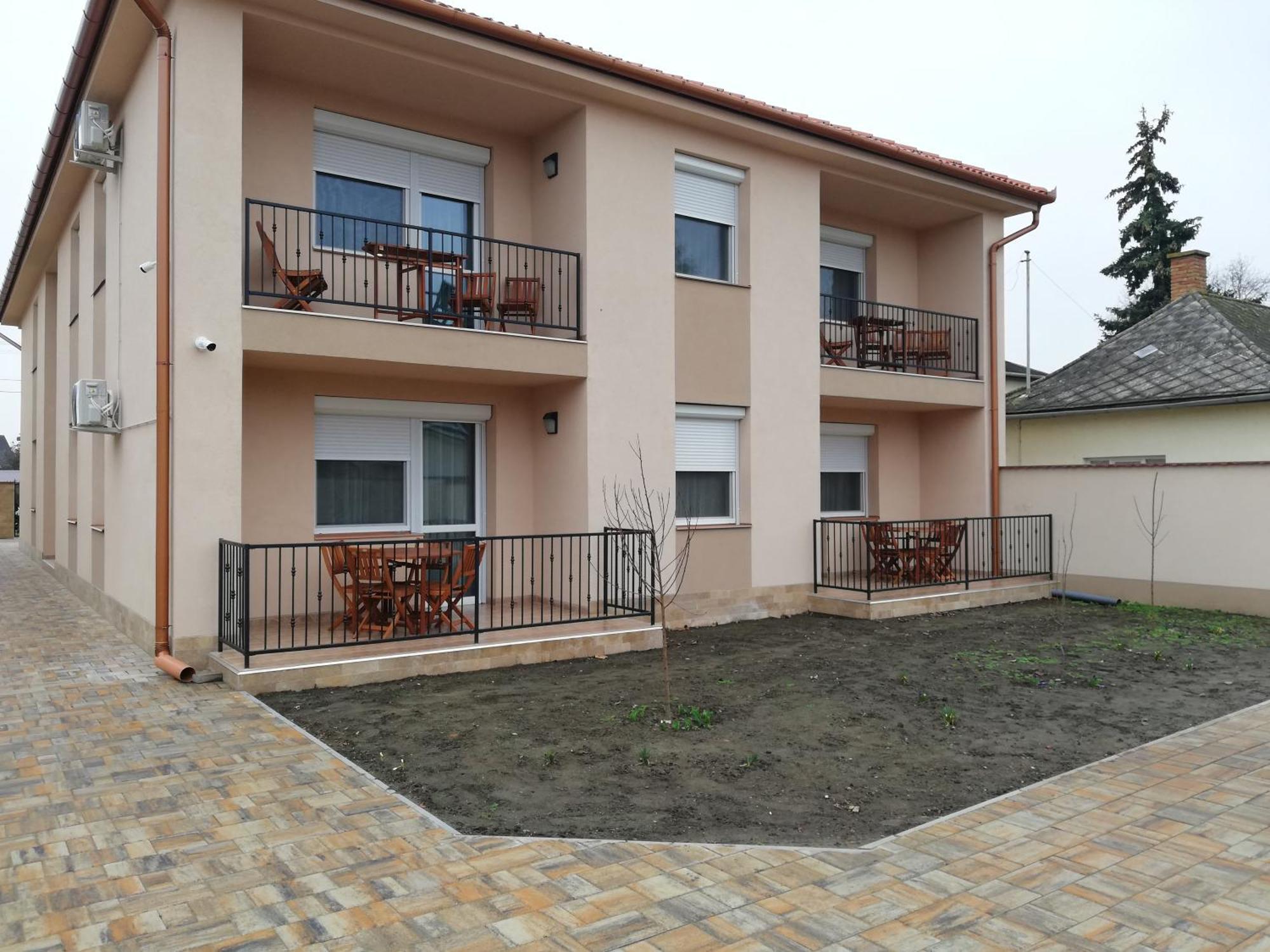 Imola Es Andrea Apartmanhaz 3 Hajduszoboszlo Exterior photo